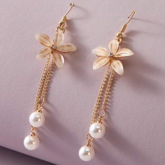 SHEIN Jewelry - 1pair Pearl & Floral Decor Drop Earrings